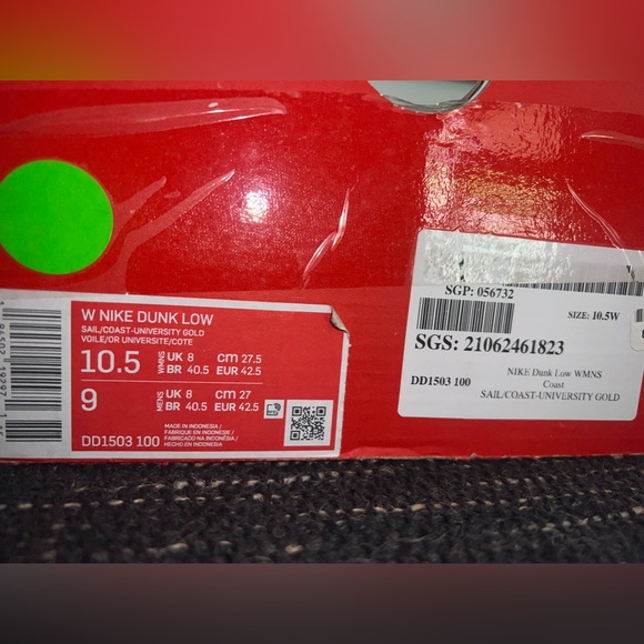 Nike Dunk - Picture 5 of 9